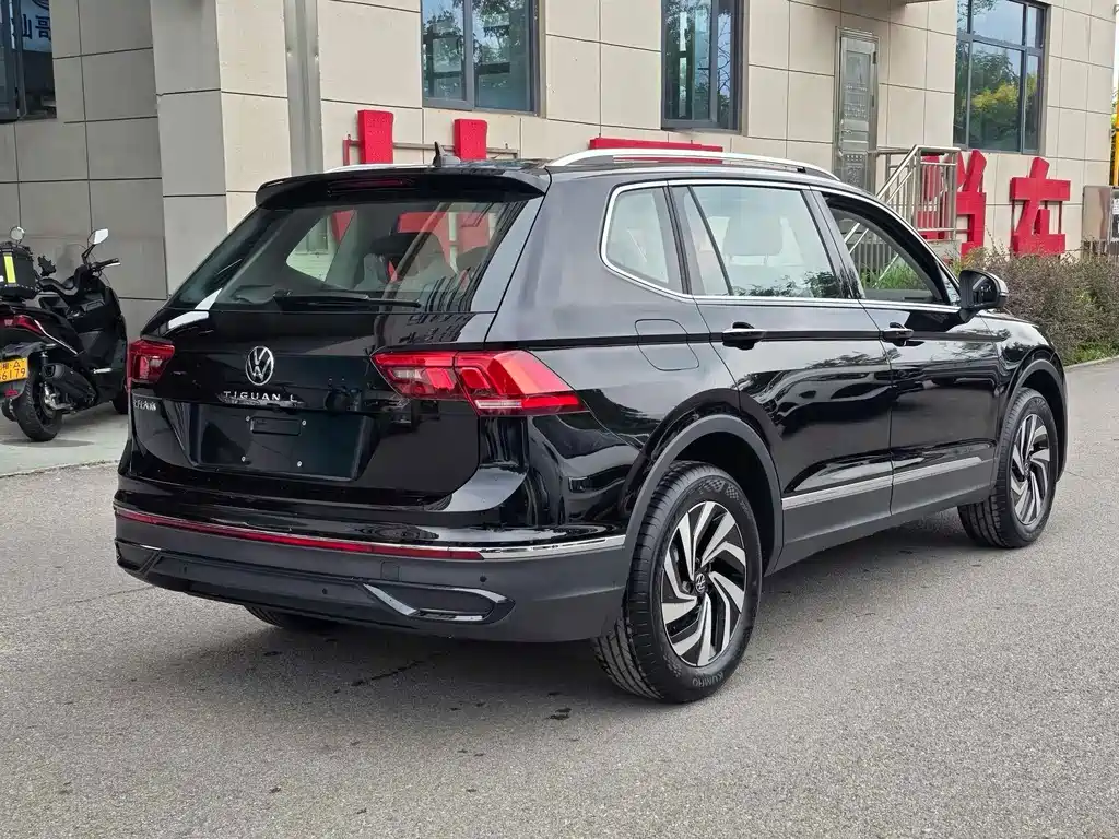 Volkswagen Tiguan L — фото 3