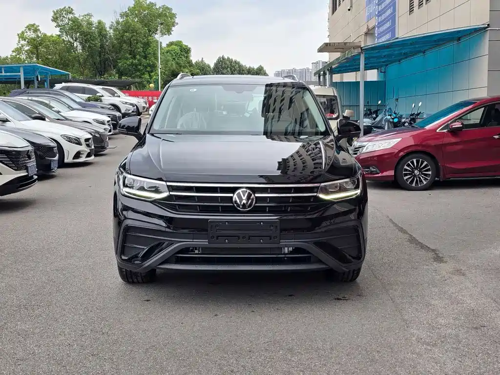 Volkswagen Tiguan L — фото 5