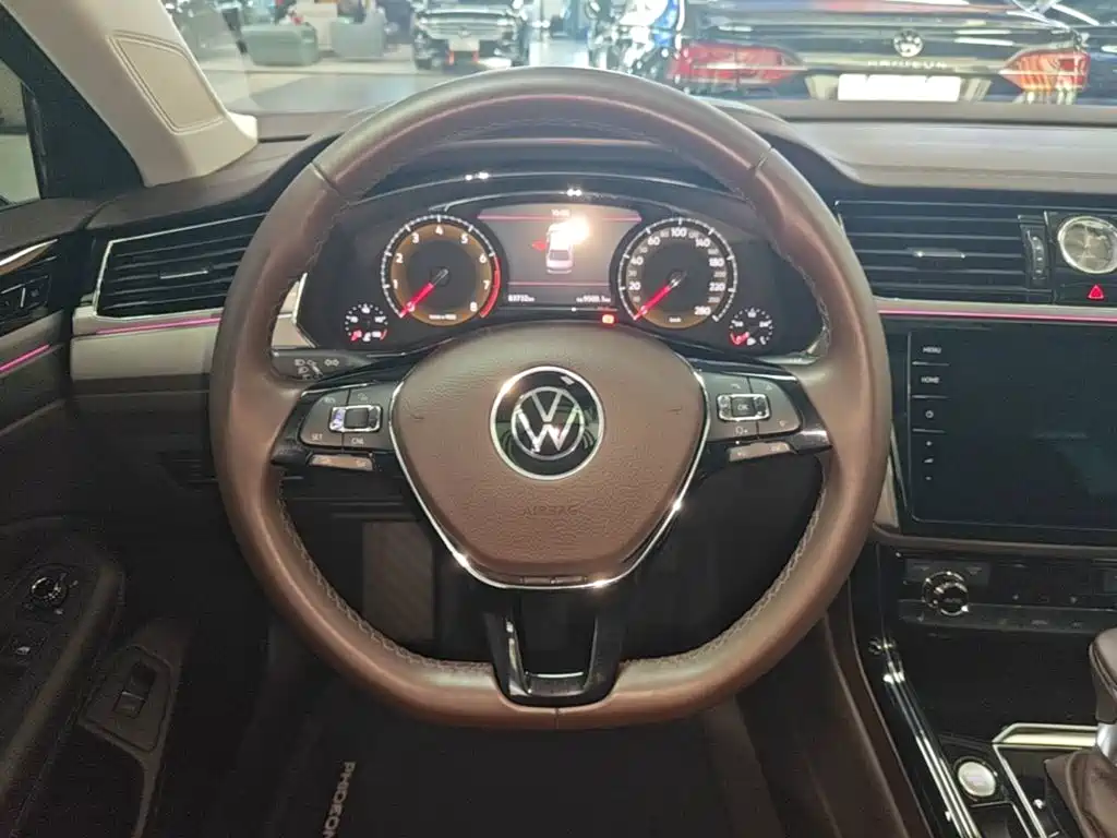 Volkswagen Phideon — фото 11