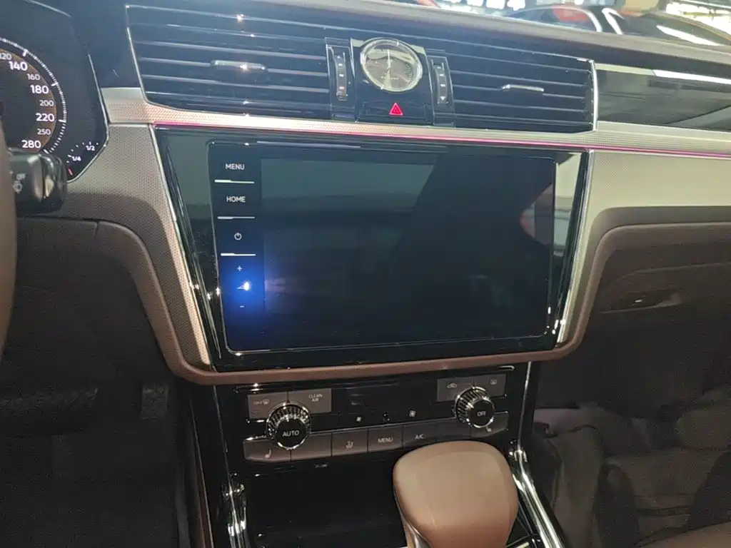 Volkswagen Phideon — фото 13