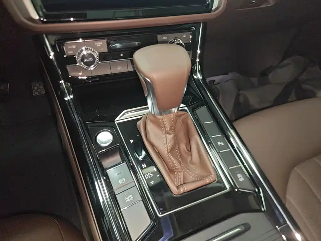 Volkswagen Phideon — фото 14
