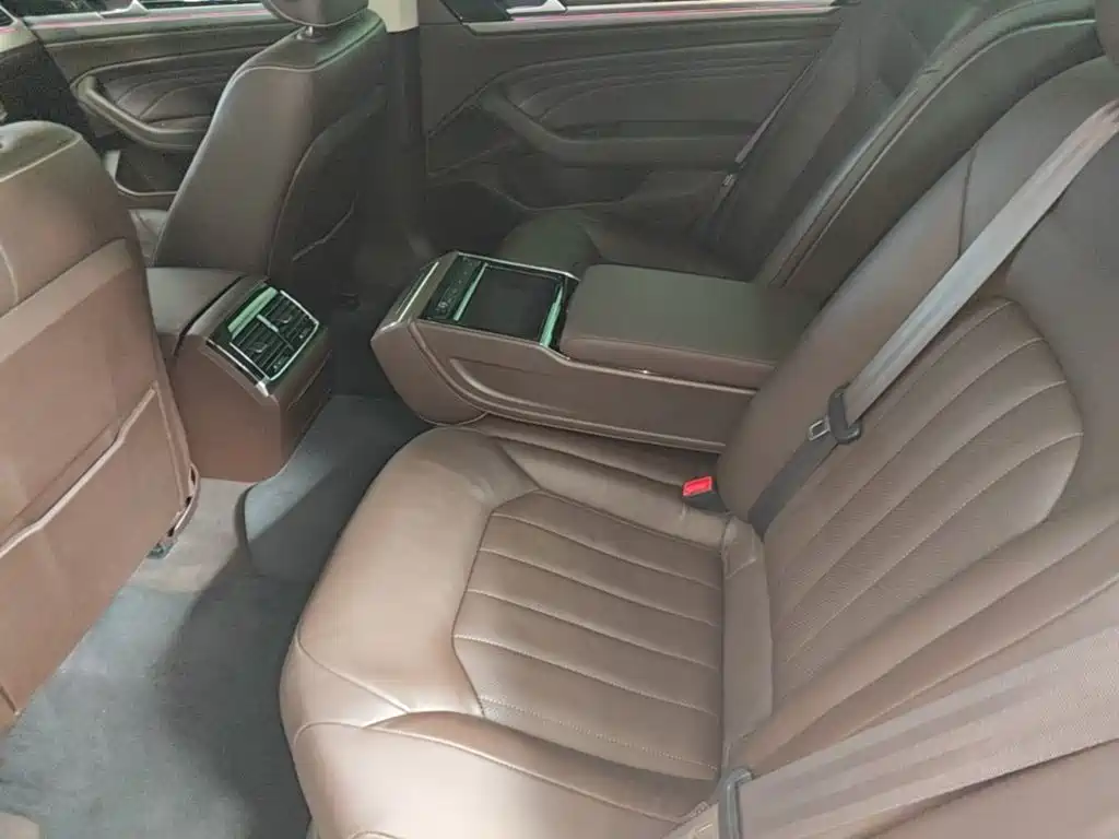 Volkswagen Phideon — фото 17