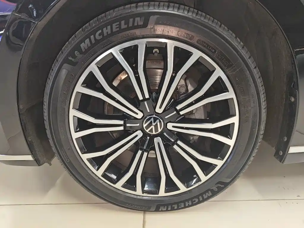Volkswagen Phideon — фото 23
