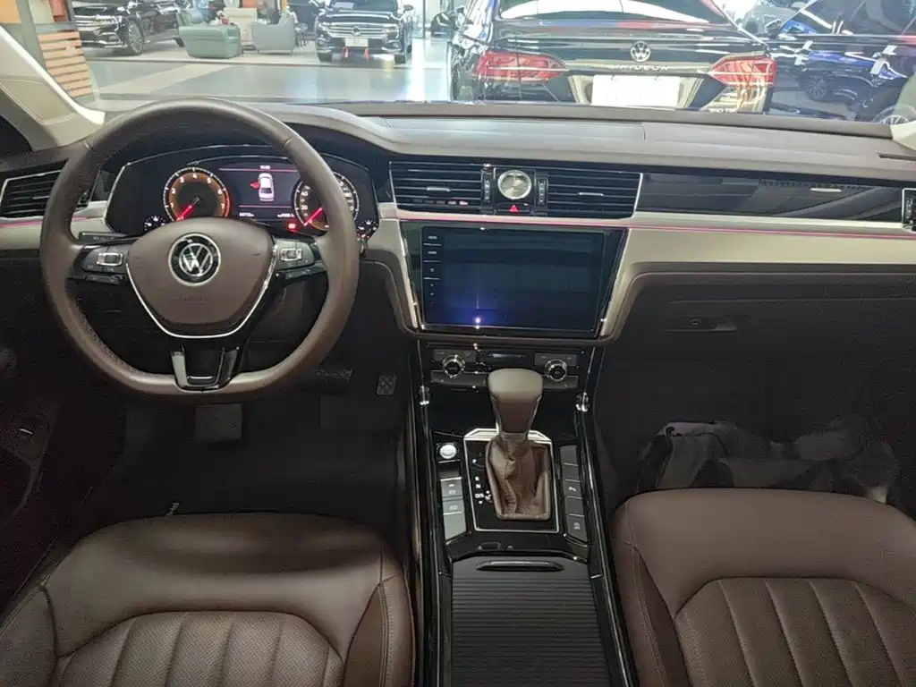 Volkswagen Phideon — фото 10