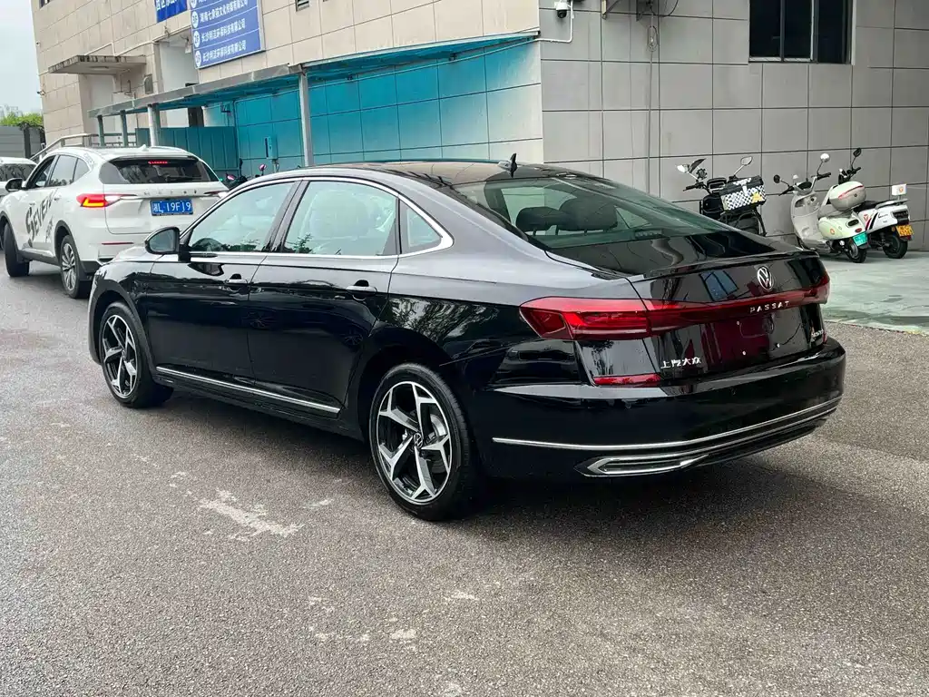 Volkswagen Passat — фото 11