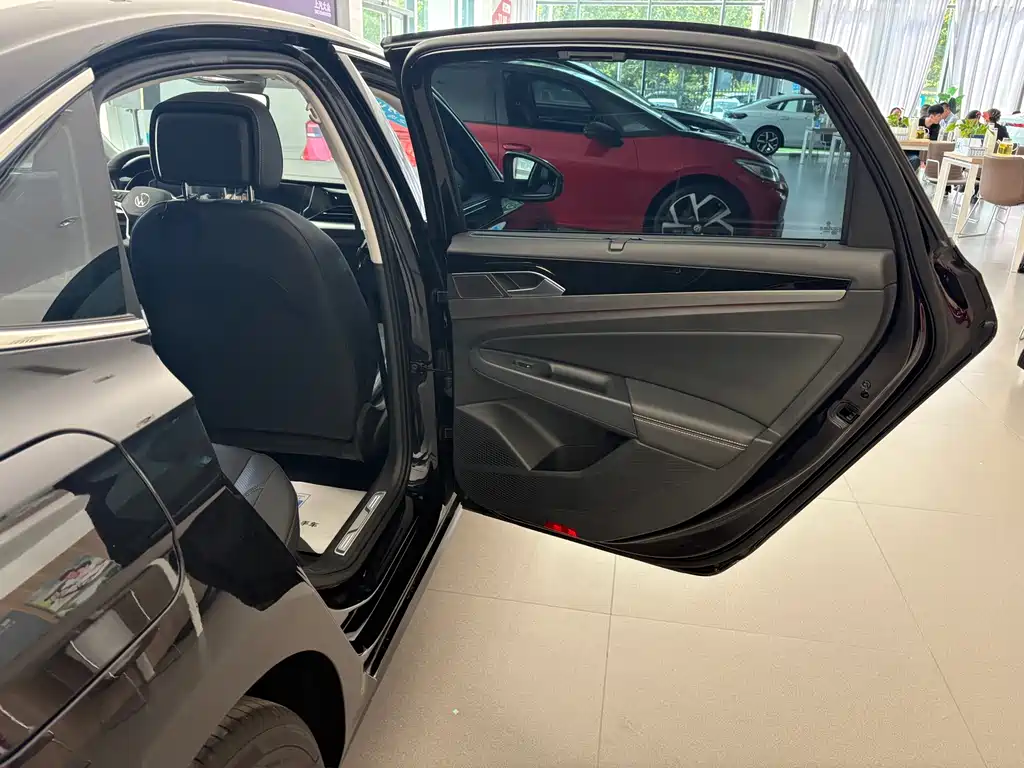 Volkswagen Passat — фото 11