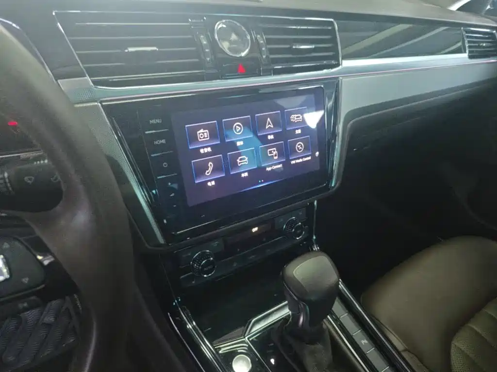 Volkswagen Phideon — фото 13
