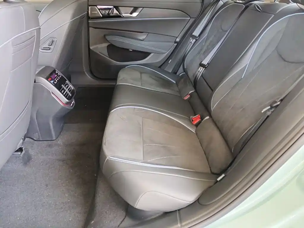 Volkswagen Passat — фото 17