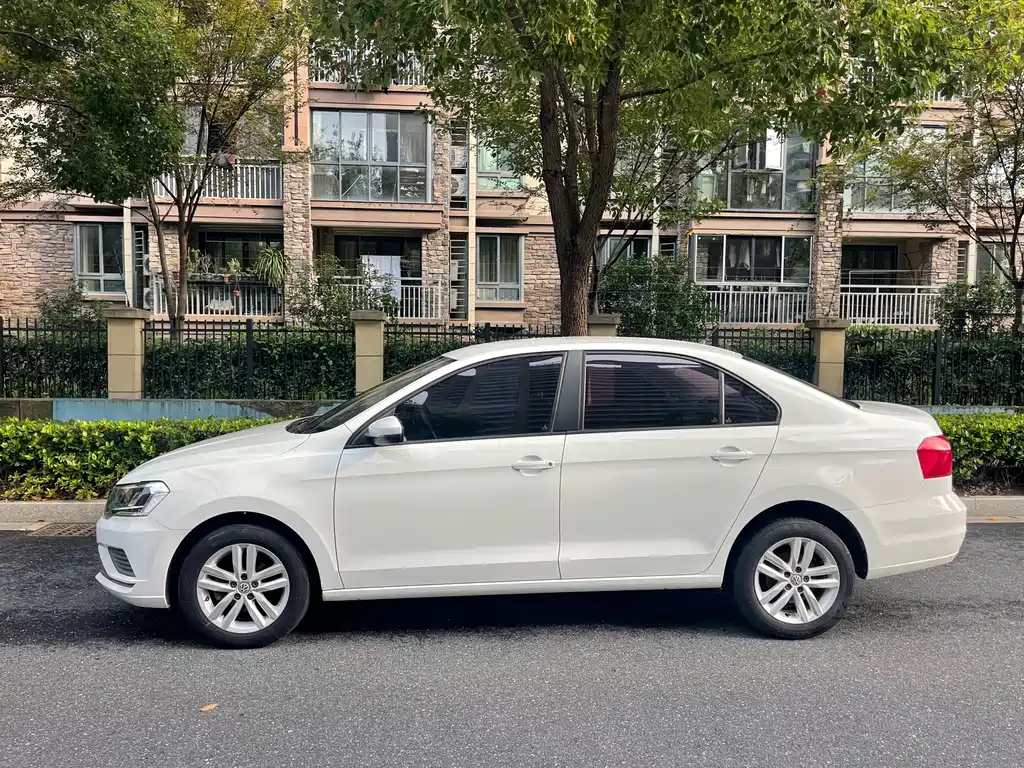 Volkswagen Jetta — фото 3