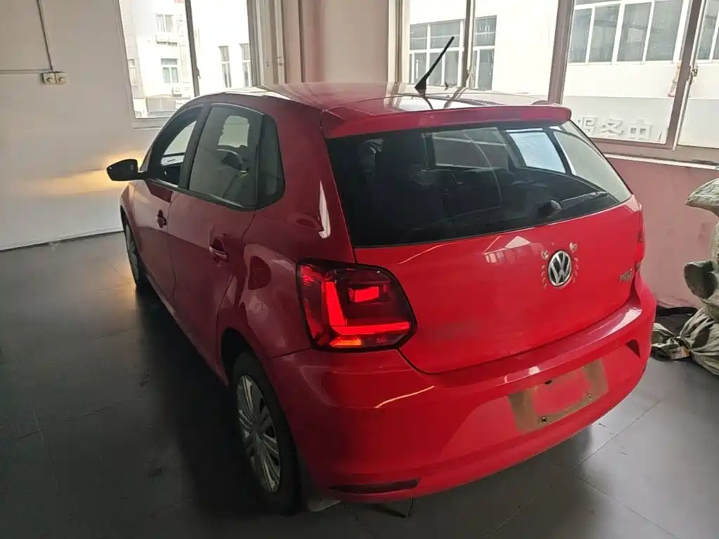Volkswagen Polo — фото 5