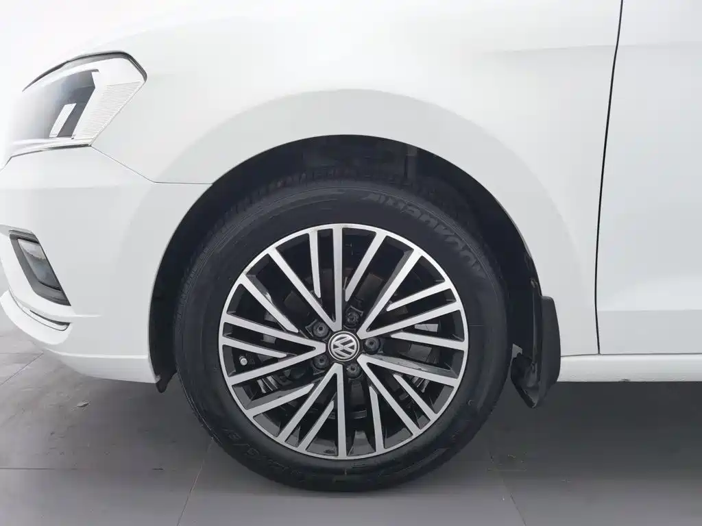 Volkswagen Jetta — фото 17