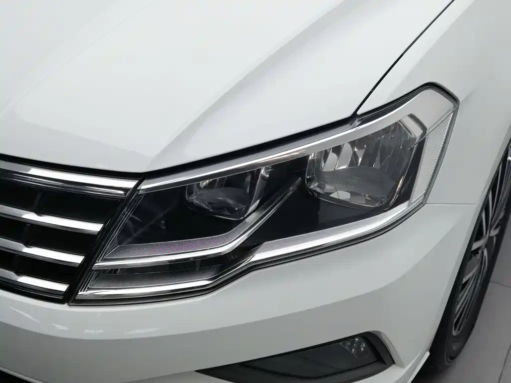 Volkswagen Jetta — фото 7