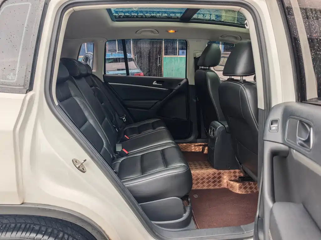 Volkswagen Tiguan — фото 8
