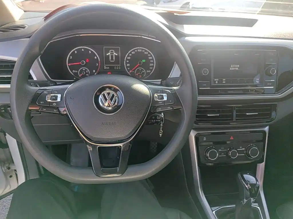 Volkswagen T-Cross — фото 10