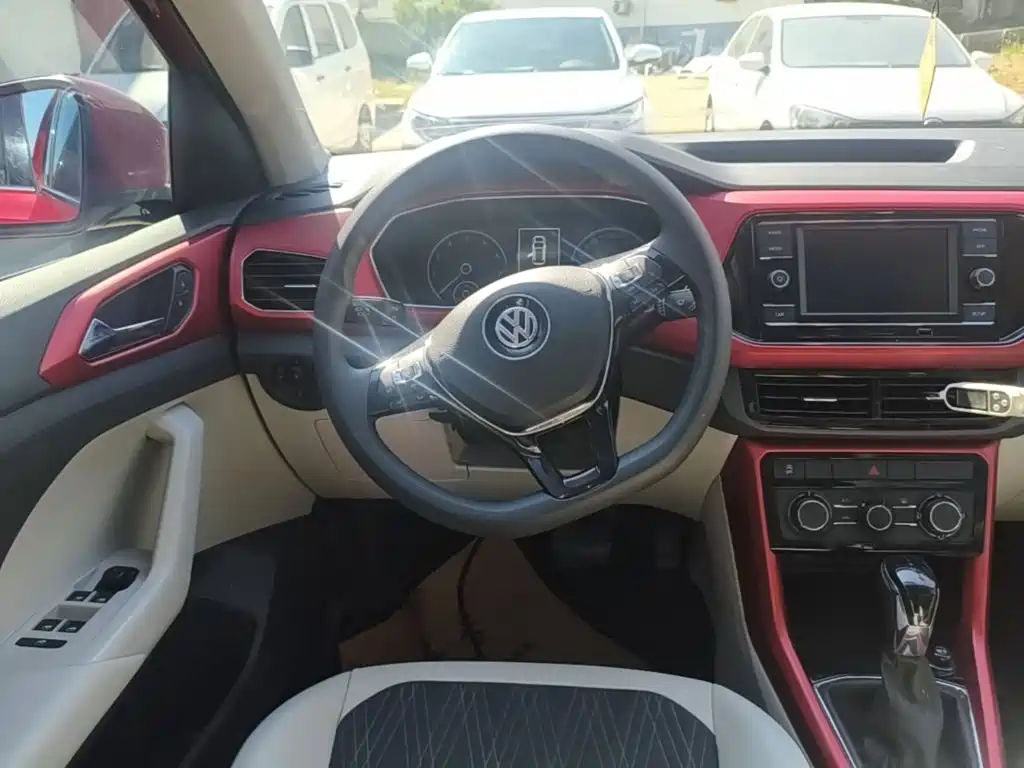 Volkswagen T-Cross — фото 11