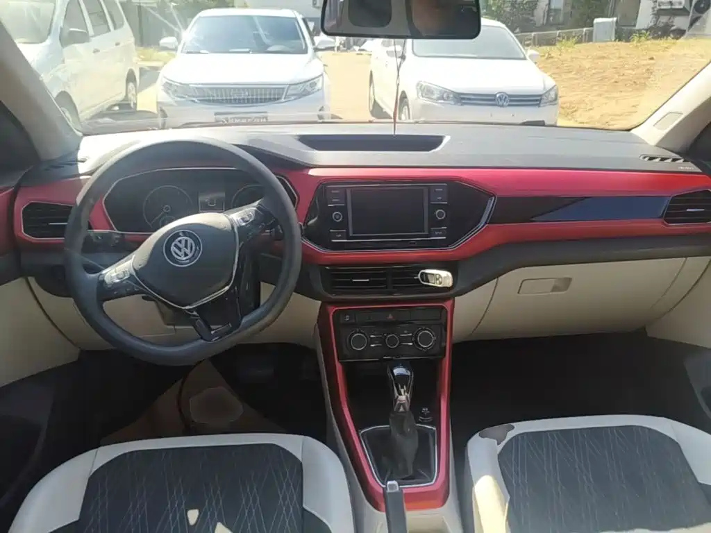 Volkswagen T-Cross — фото 10