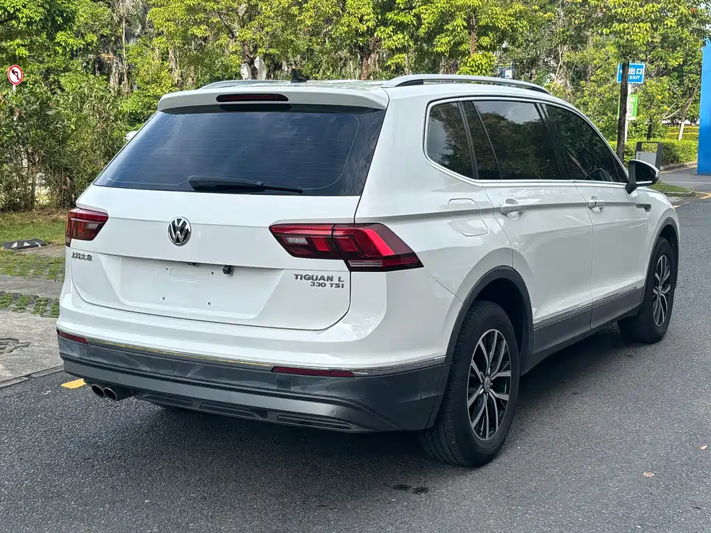 Volkswagen Tiguan L — фото 12