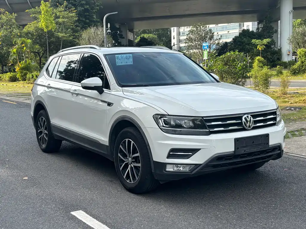 Volkswagen Tiguan L — фото 3