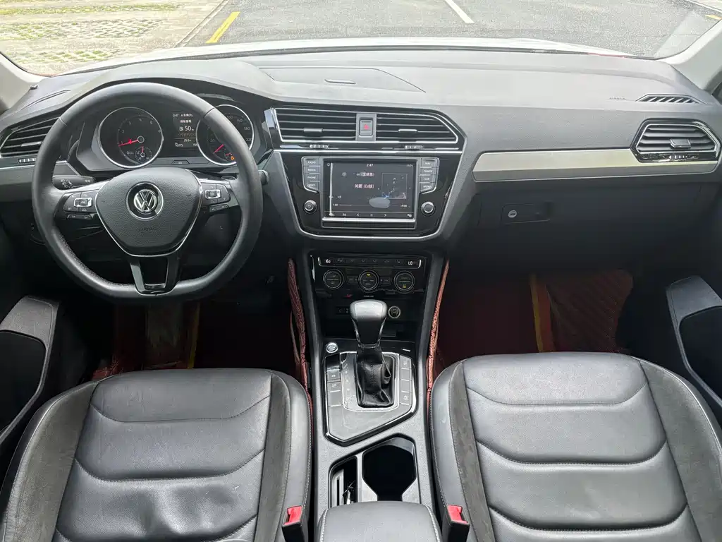 Volkswagen Tiguan L — фото 6