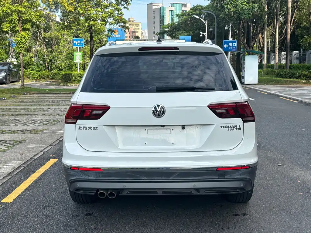 Volkswagen Tiguan L — фото 10