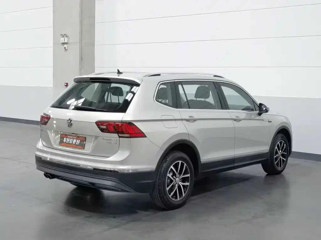 Volkswagen Tiguan L — фото 2