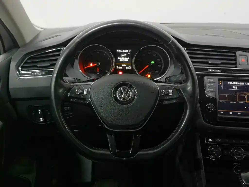 Volkswagen Tiguan L — фото 11