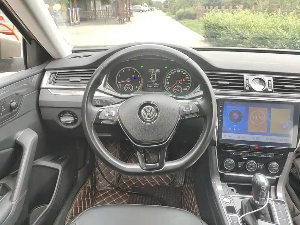 Volkswagen Passat — фото 11