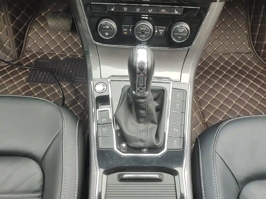 Volkswagen Passat — фото 14