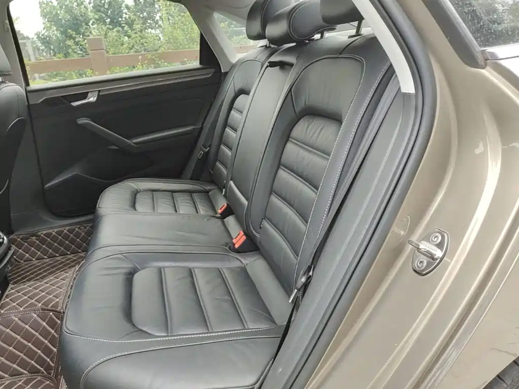 Volkswagen Passat — фото 17