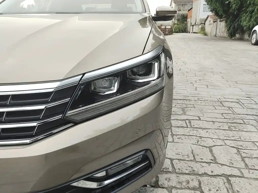 Volkswagen Passat — фото 24