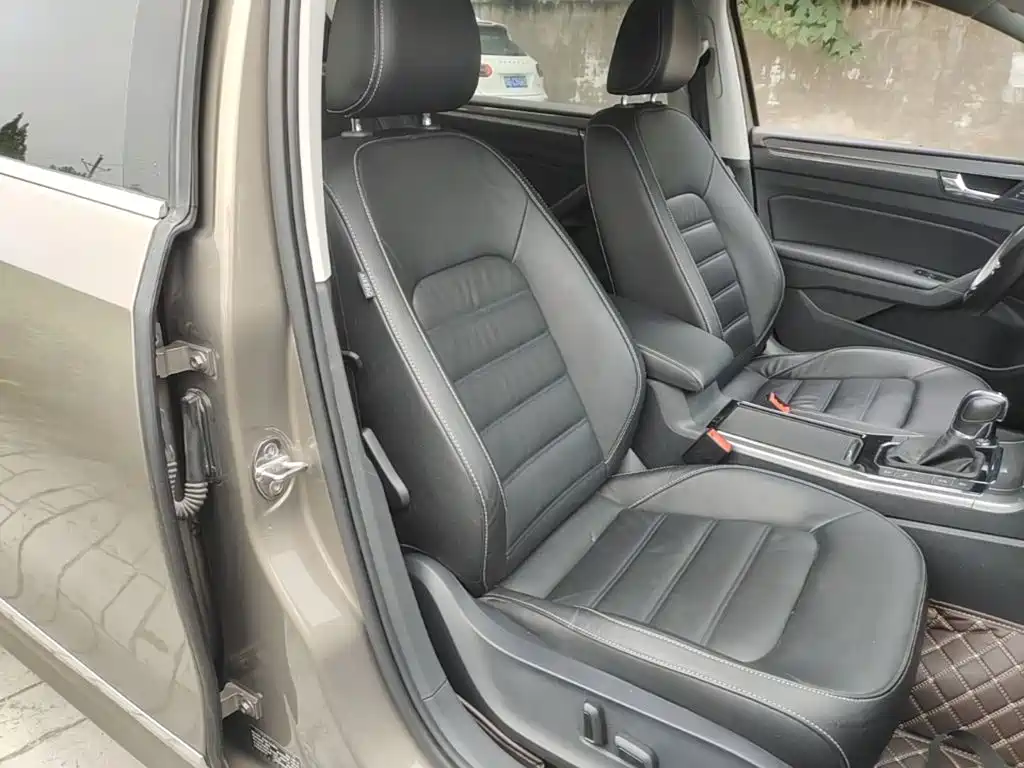 Volkswagen Passat — фото 25