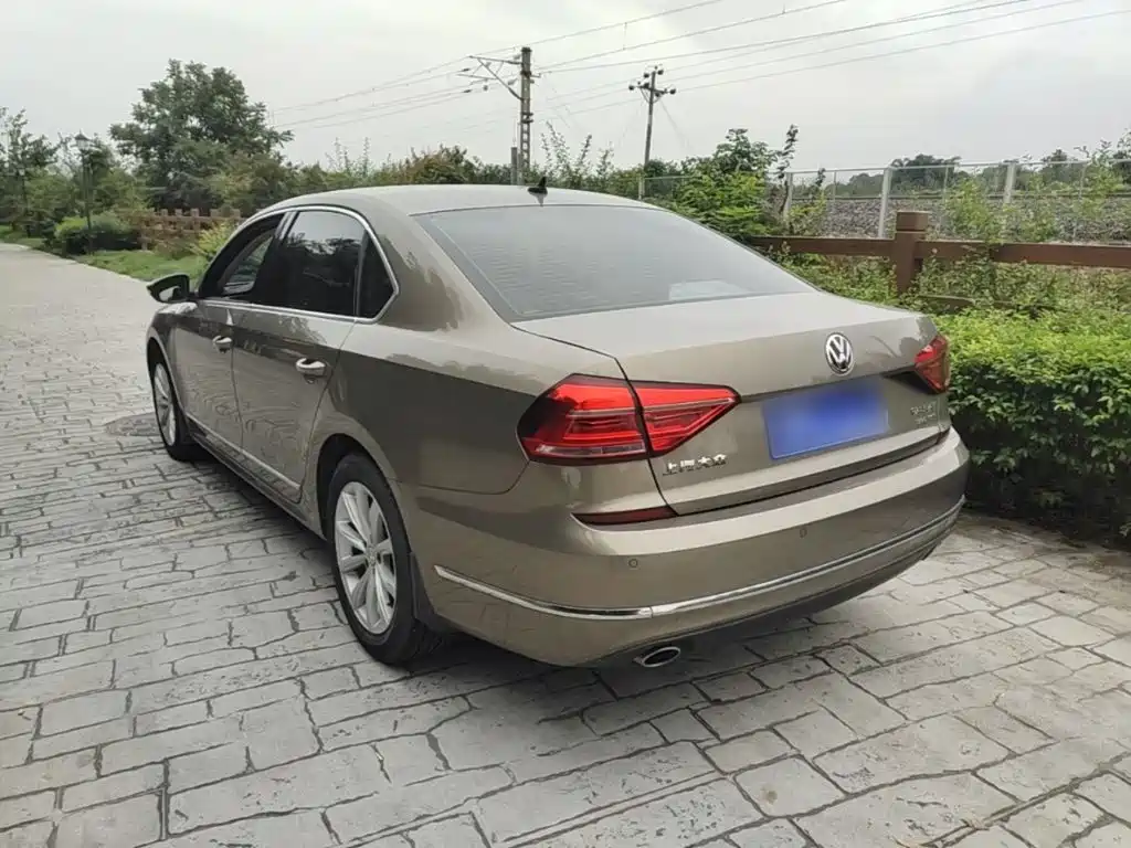 Volkswagen Passat — фото 5