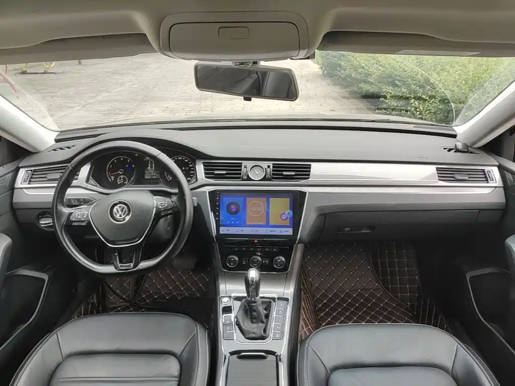 Volkswagen Passat — фото 10