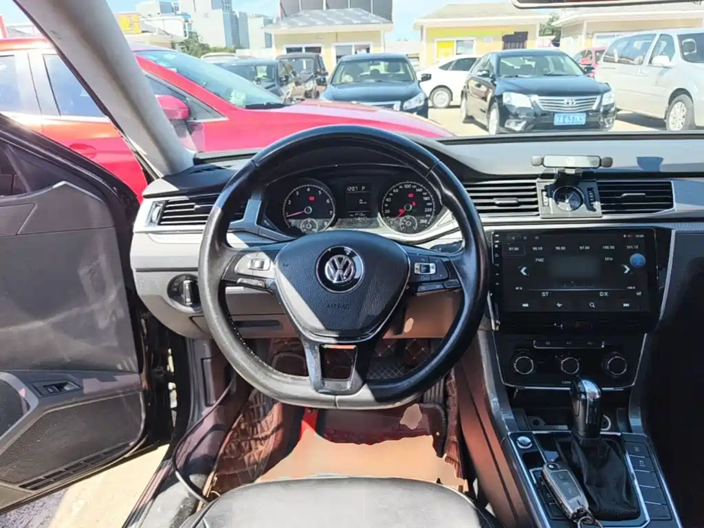 Volkswagen Passat — фото 11