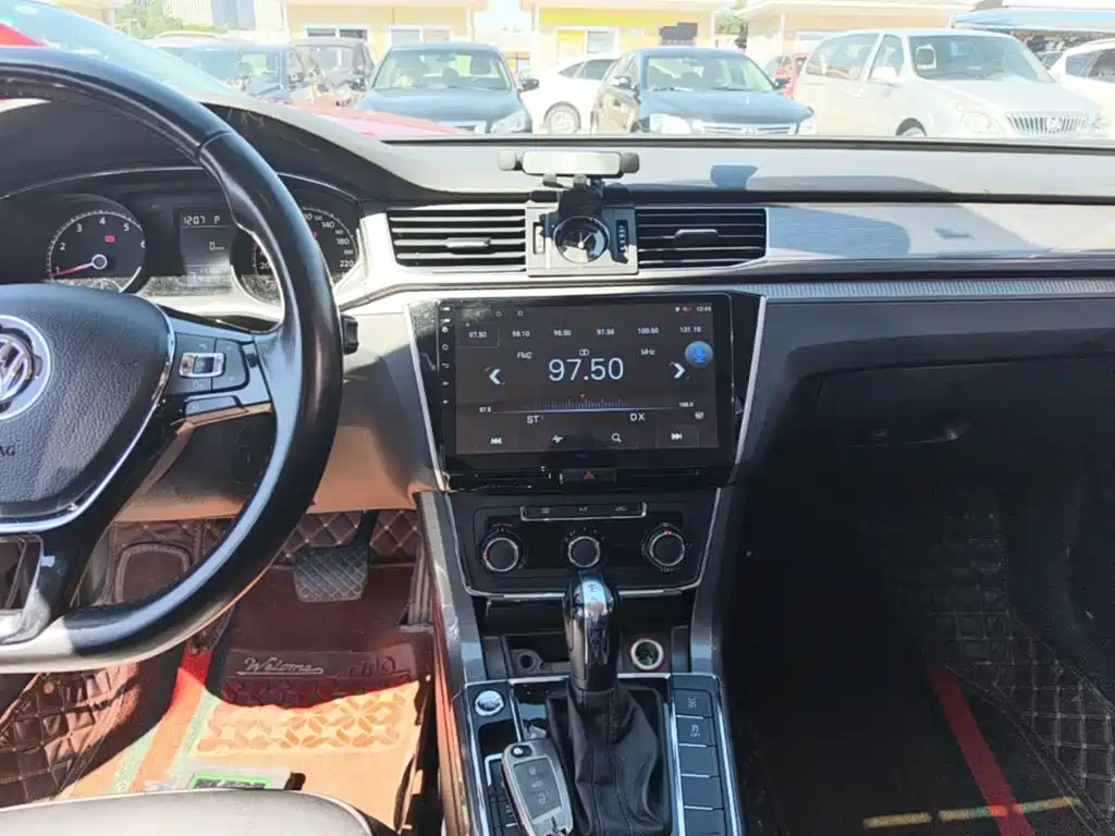 Volkswagen Passat — фото 13