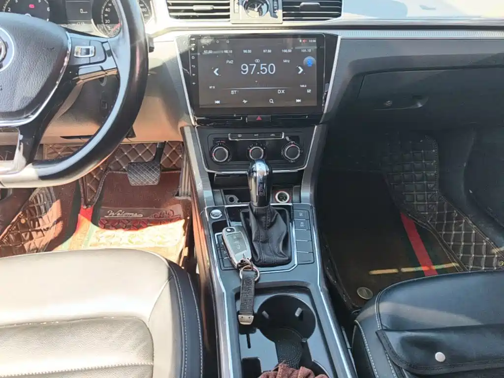 Volkswagen Passat — фото 14