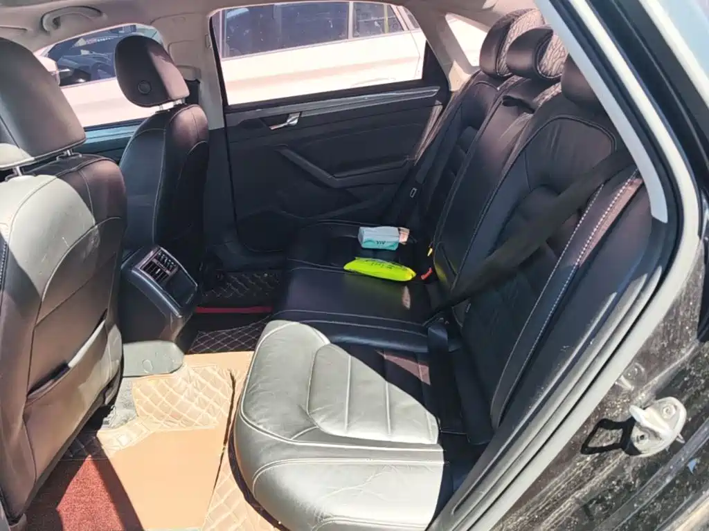 Volkswagen Passat — фото 17