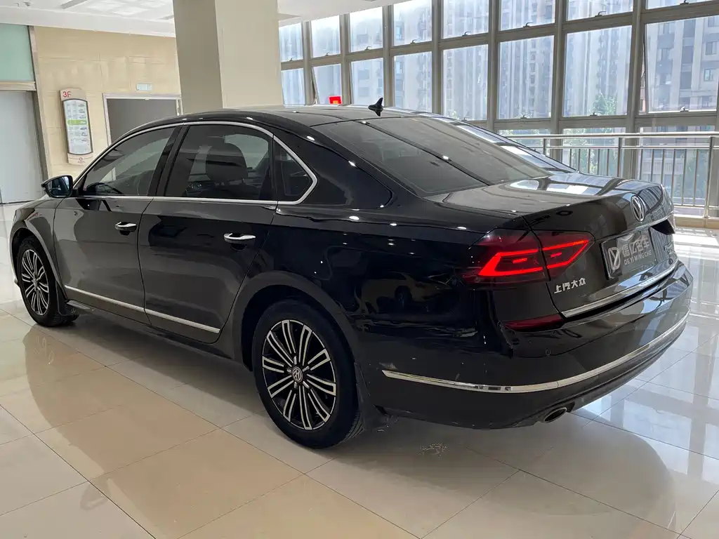 Volkswagen Passat — фото 5