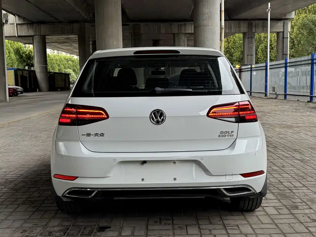 Volkswagen Golf — фото 6