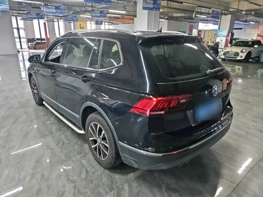 Volkswagen Tiguan L — фото 5