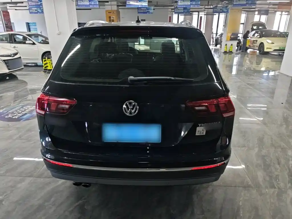 Volkswagen Tiguan L — фото 6
