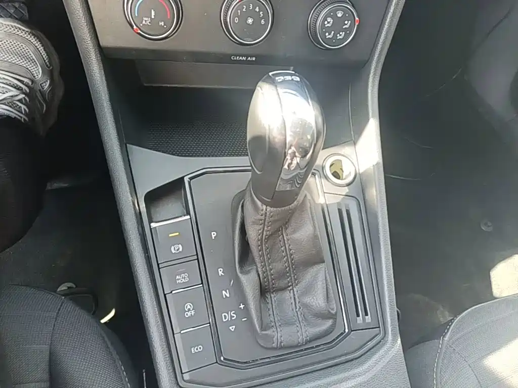 Volkswagen Lavida — фото 14