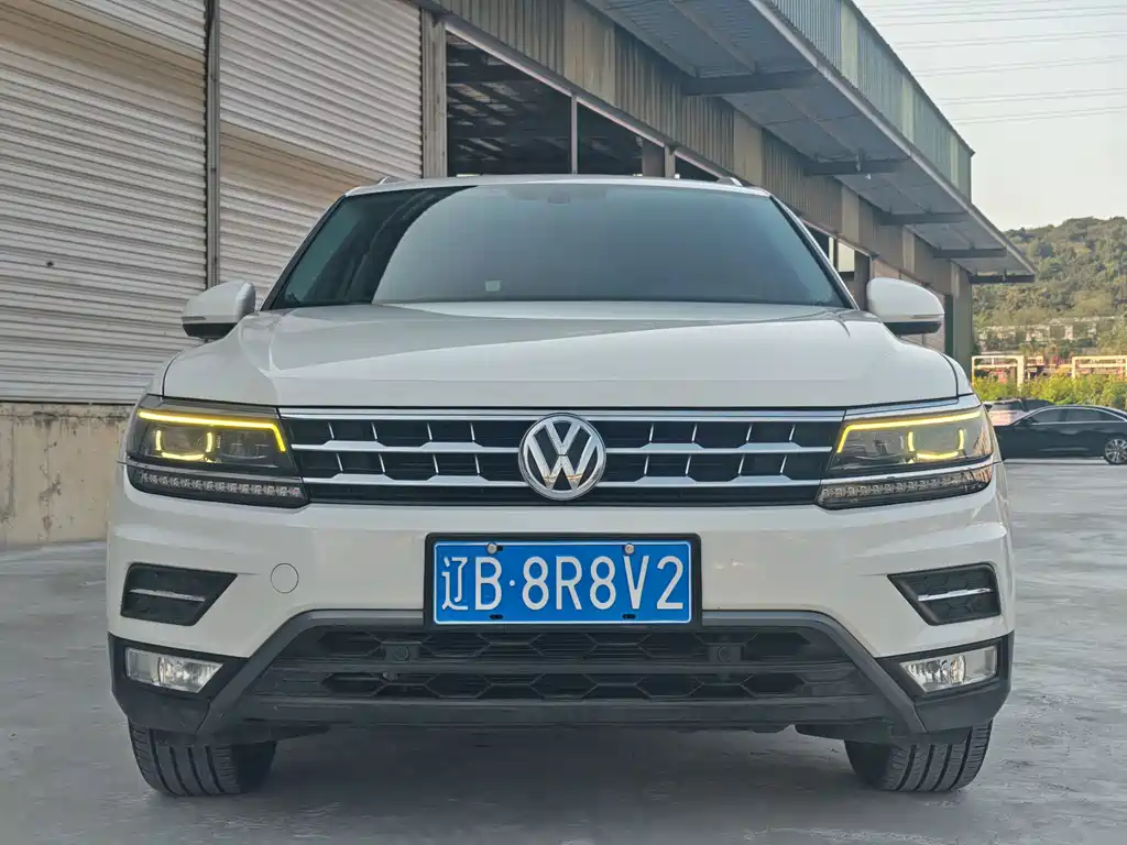Volkswagen Tiguan L — фото 2