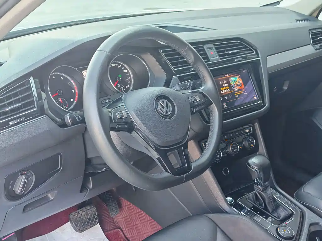 Volkswagen Tiguan L — фото 5