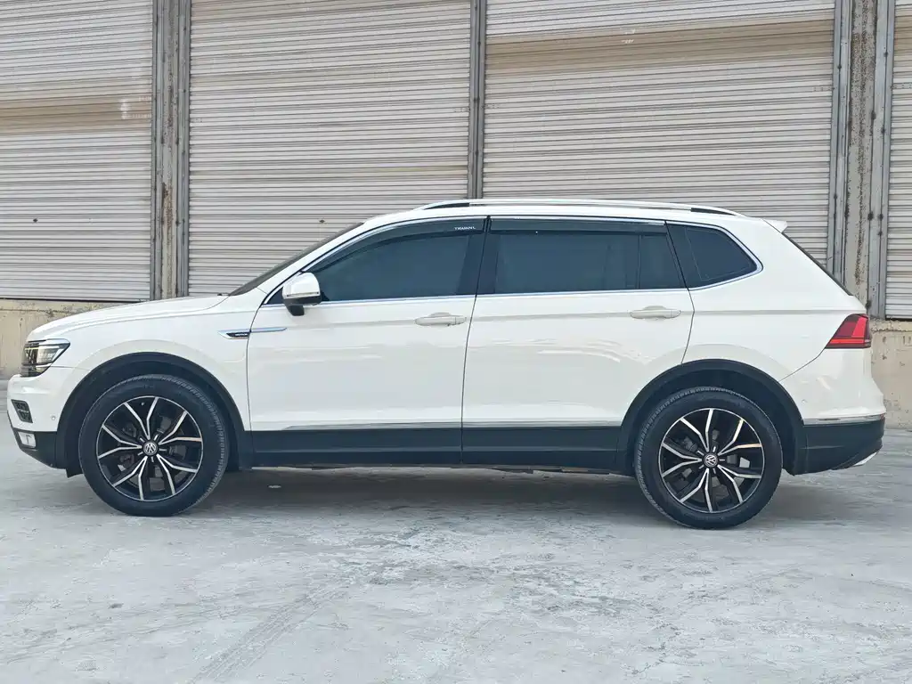 Volkswagen Tiguan L — фото 9