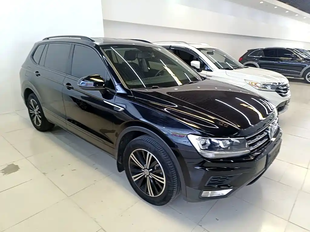 Volkswagen Tiguan L — фото 4