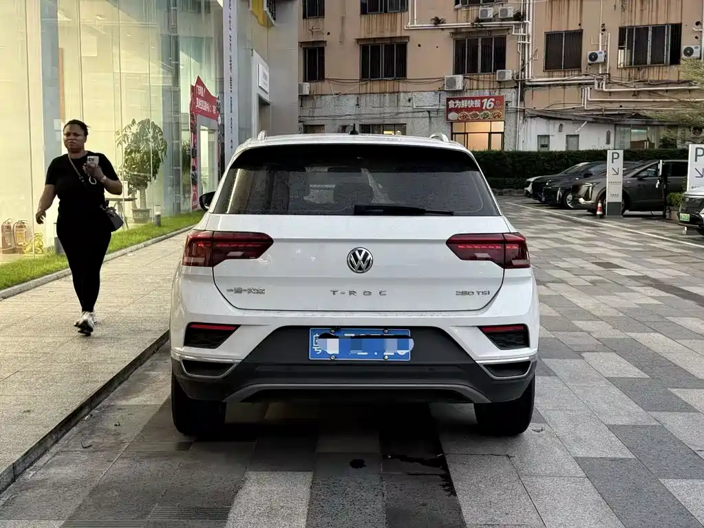 Volkswagen T-Roc — фото 3