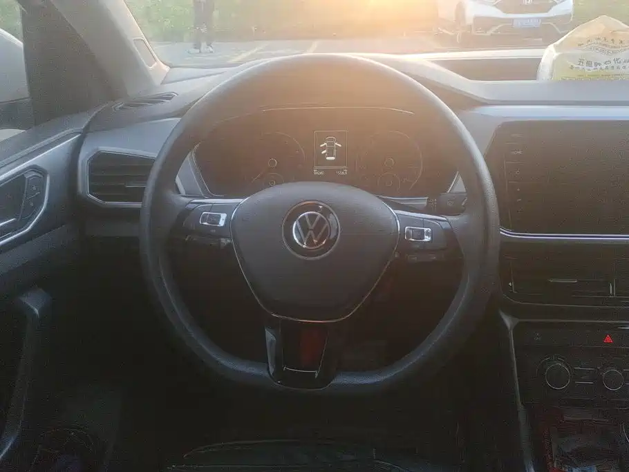 Volkswagen T-Cross — фото 15