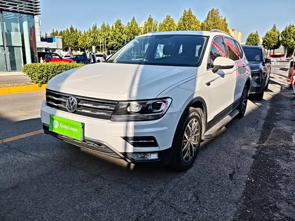 Volkswagen Tiguan L — фото 2