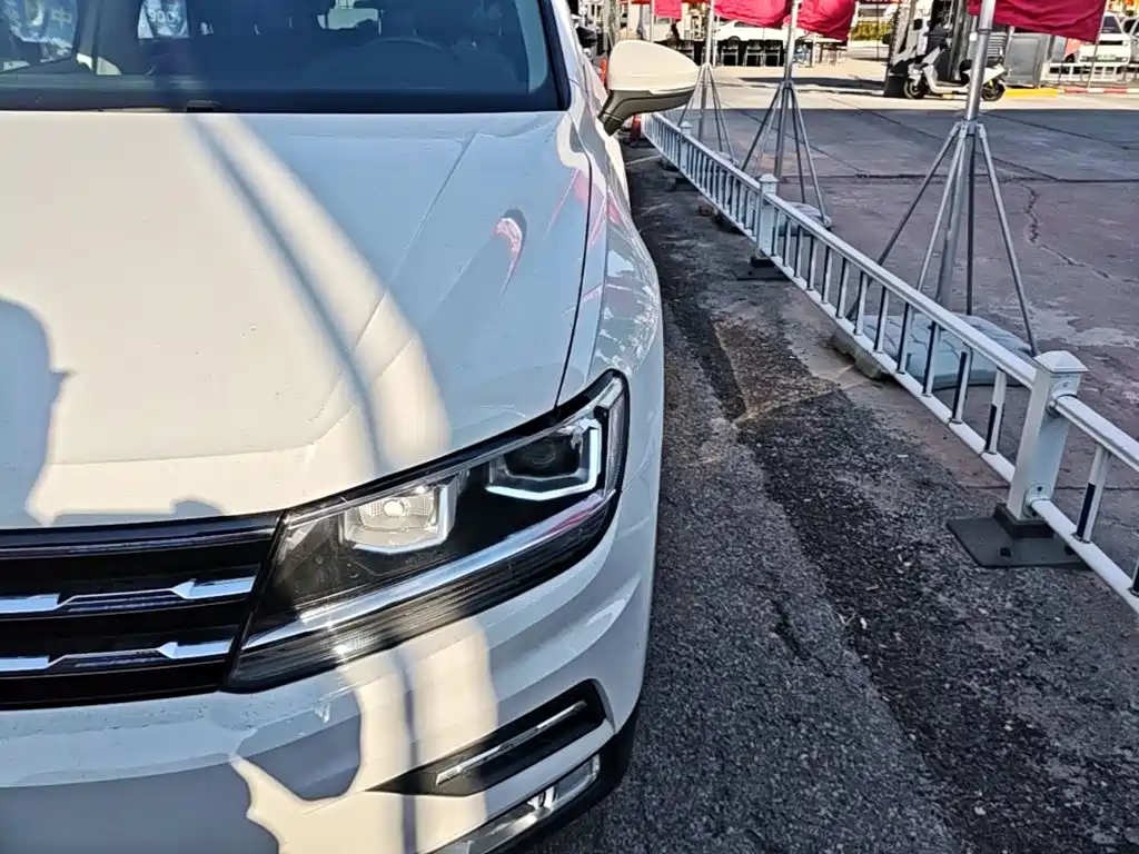 Volkswagen Tiguan L — фото 24
